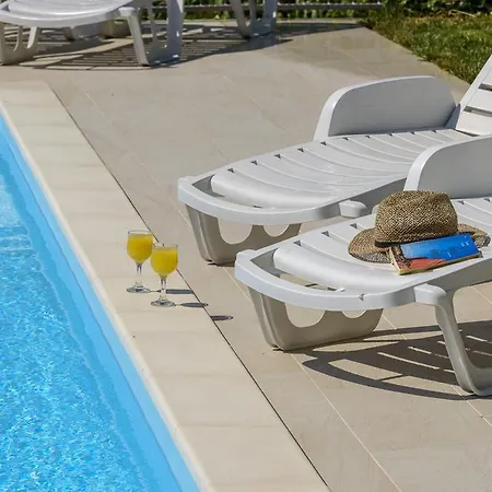 Bellevue בית הארחה