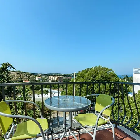 Bellevue בית הארחה